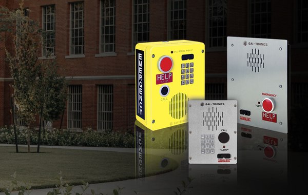 Telefones GAI-Tronics de emergência com botões de chamada e intercomunicadores de parede